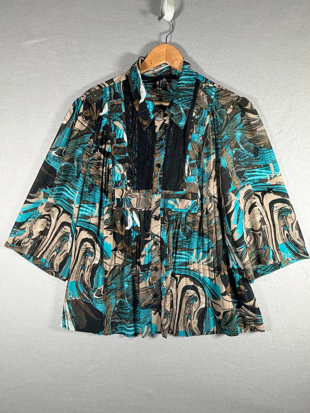 New Directions Woman 2X Abstract Print Crop Top Lace Inset Bell Sleeve